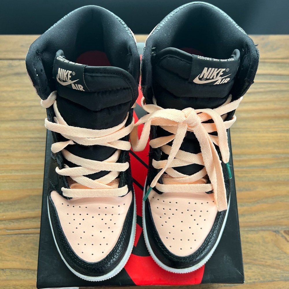 Air Jordan 1 Retro High OG- Black Crimson Tint (Size 5Y) - Picture 4 of 7